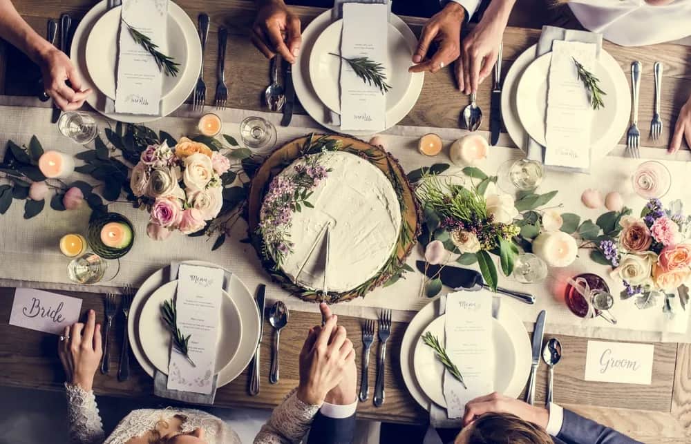 Ile kosztuje talerzyk na weselu w 2026? Sprawdź, zanim przepłacisz!